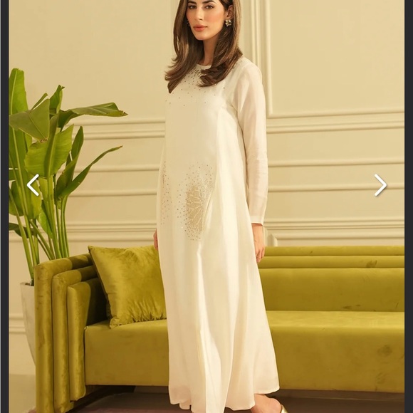 Elegant Cream Pakistani two piece outfit - Picture 3 of 11